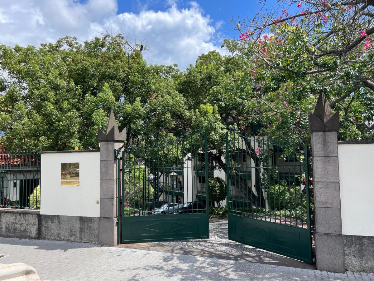 Luxury Oceanfront At Reid'S Gardens Daire Funchal Dış mekan fotoğraf