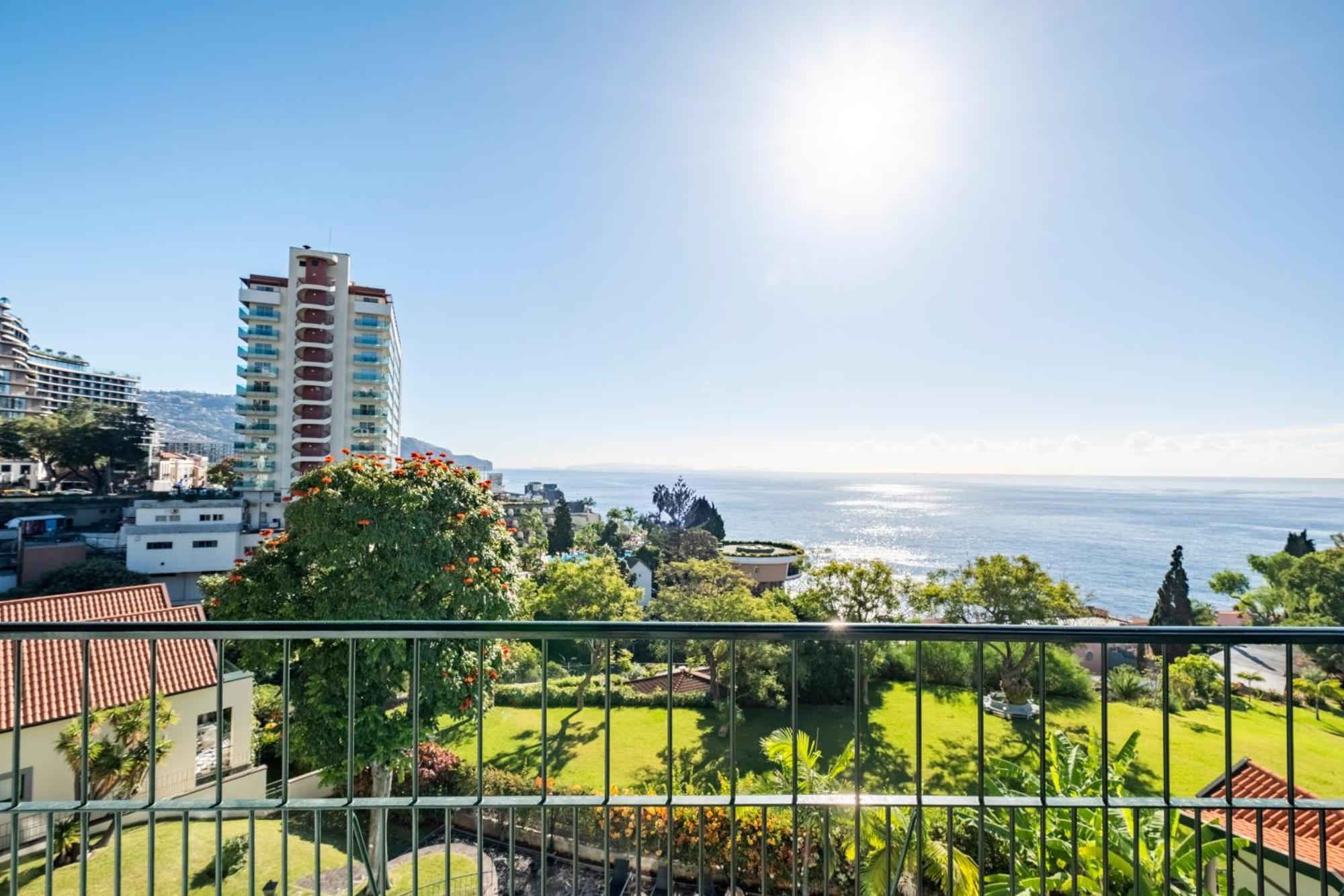 Luxury Oceanfront At Reid'S Gardens Daire Funchal Dış mekan fotoğraf
