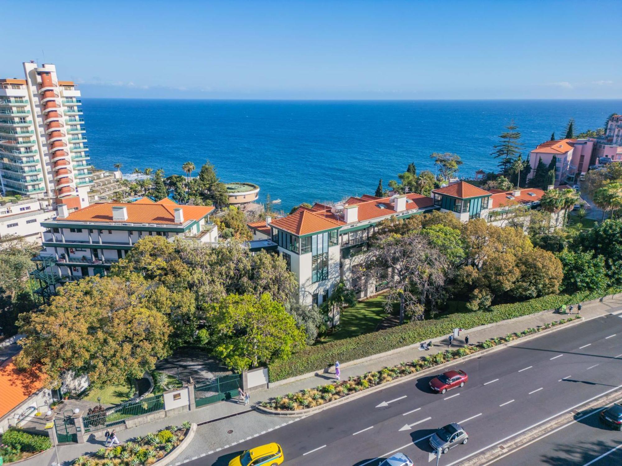 Luxury Oceanfront At Reid'S Gardens Daire Funchal Dış mekan fotoğraf
